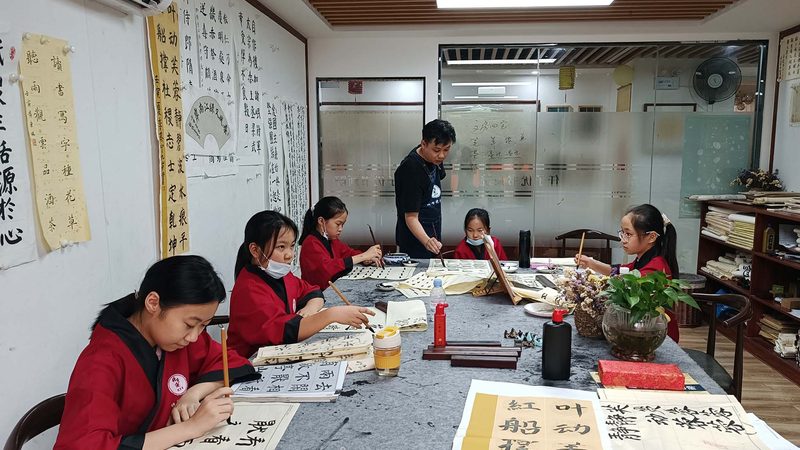 成人高考报名的首要环节是了解报名条件。根据国家规定，报名者需满足以下条件：