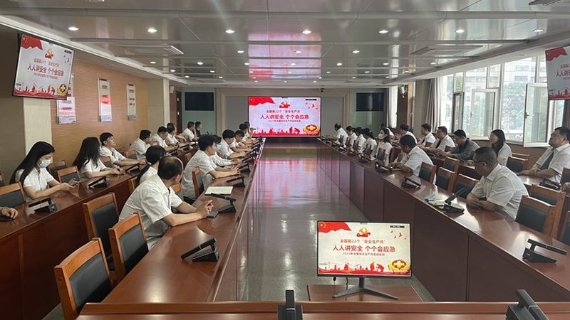 课程设置是成人高考学校教学的核心。在挑选学校时，关注以下方面：